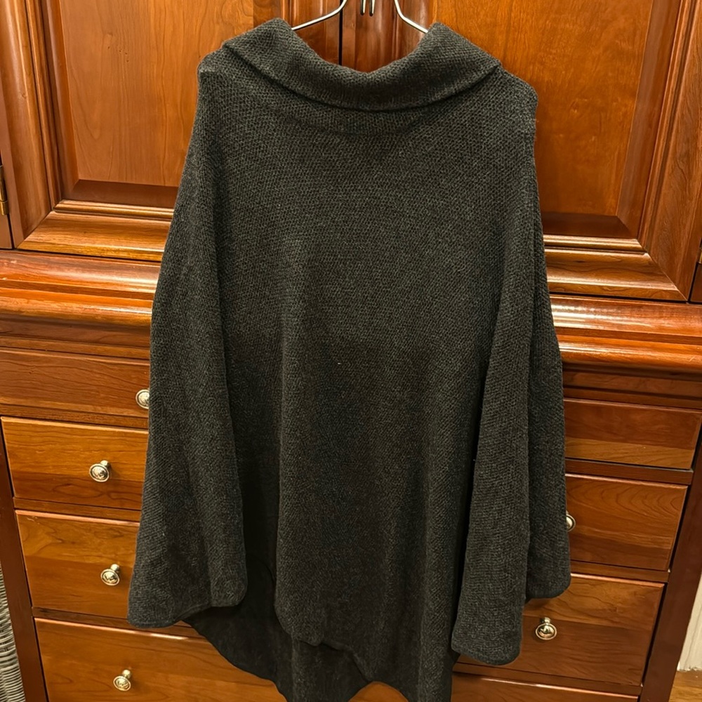 100% Cashmere 3x Poncho Charcoal Gray